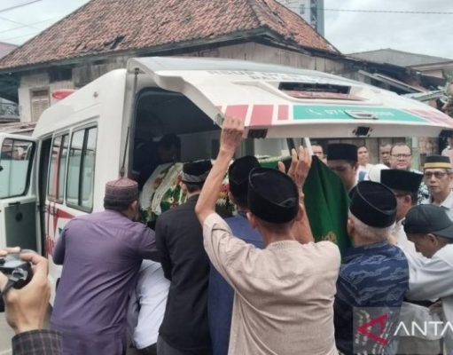 Ibunda Mendagri Dimakamkan di TPU Kebun Bunga Palembang