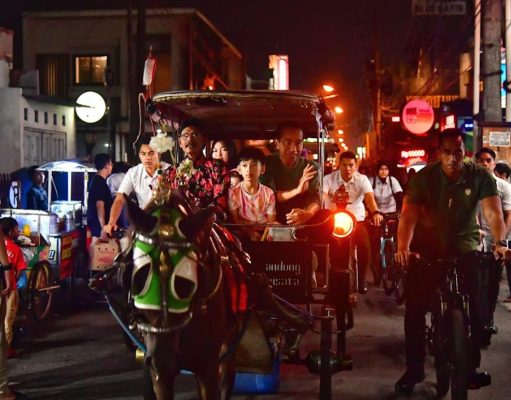 Jokowi dan Cucunya Jan Ethes dan La Lembah Manah Keliling Kota Naik Andong