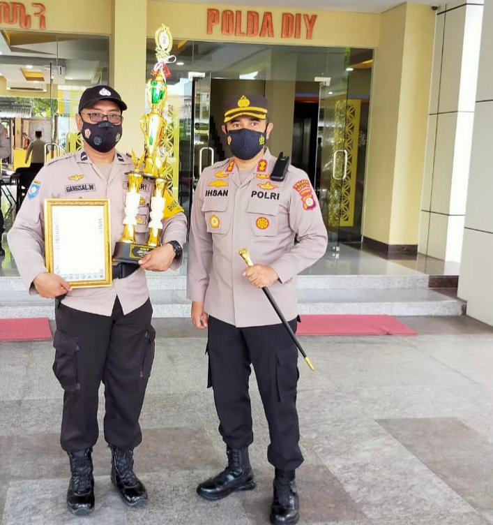 Penghargaan Kapolda DIY Untuk Bhabinkamtibmas Polsek Dlingo; Menginisiasi Sekolah Gratis Dan Bea Siswa Pendidikan Lanjutan