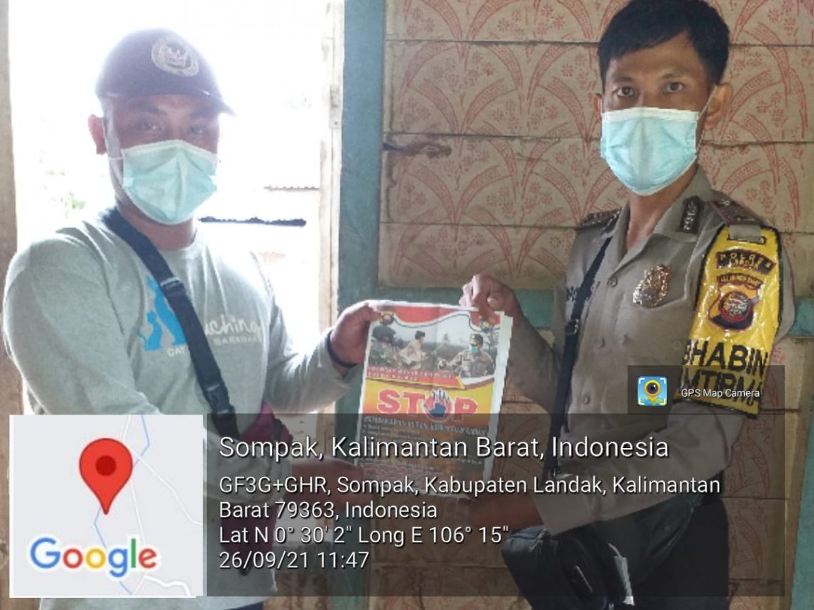 Bripka Napoleon sosialisasikan Larangan Karhutla kepada warga Galar