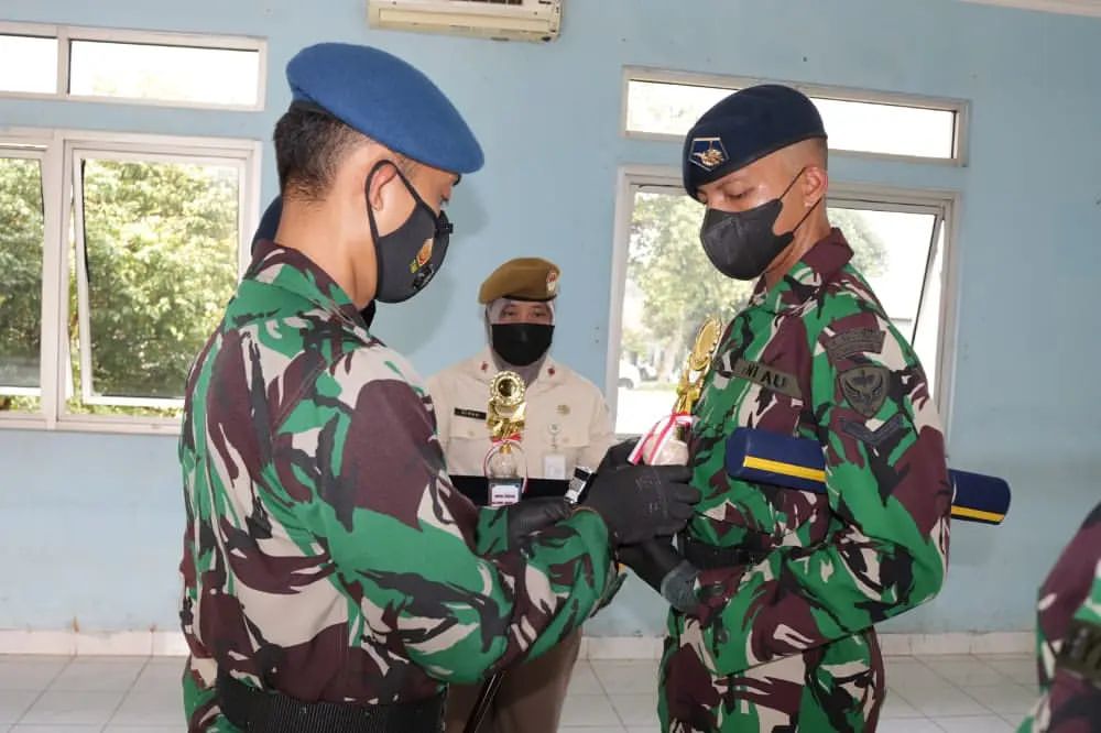 Komandan Wing Pendidikan Umum Halim Perdana Kusuma Membuka Pendidikan Diklatsarjemen PNS Gol II A-10 dan Penutupan Pendidikan Sejurba Penerangan A-21 TNI AU