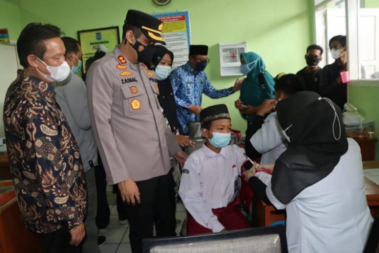 Kapolres Sukabumi Kota bersama Forkopimda tinjau Kick of Vaksinasi Covid – 19 Usia 6 sampai 12 Tahun