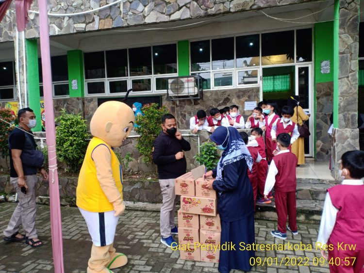 Sat Narkoba Lakukan Monitoring Vaksinasi Covid-19 Bagi Anak Umur 6 s.d 11 Tahun