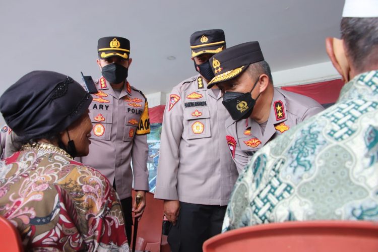 Kapolda Kaltim Tinjau Pelaksanaan Vaksinasi Bagi Lansia di Kota Samarinda