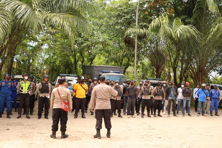 Antisipasi Bentrok di Kota Sorong Meluas, Personil Polres Sorong Aimas Back Up Pengamanan Dan Siaga di Titik Rawan