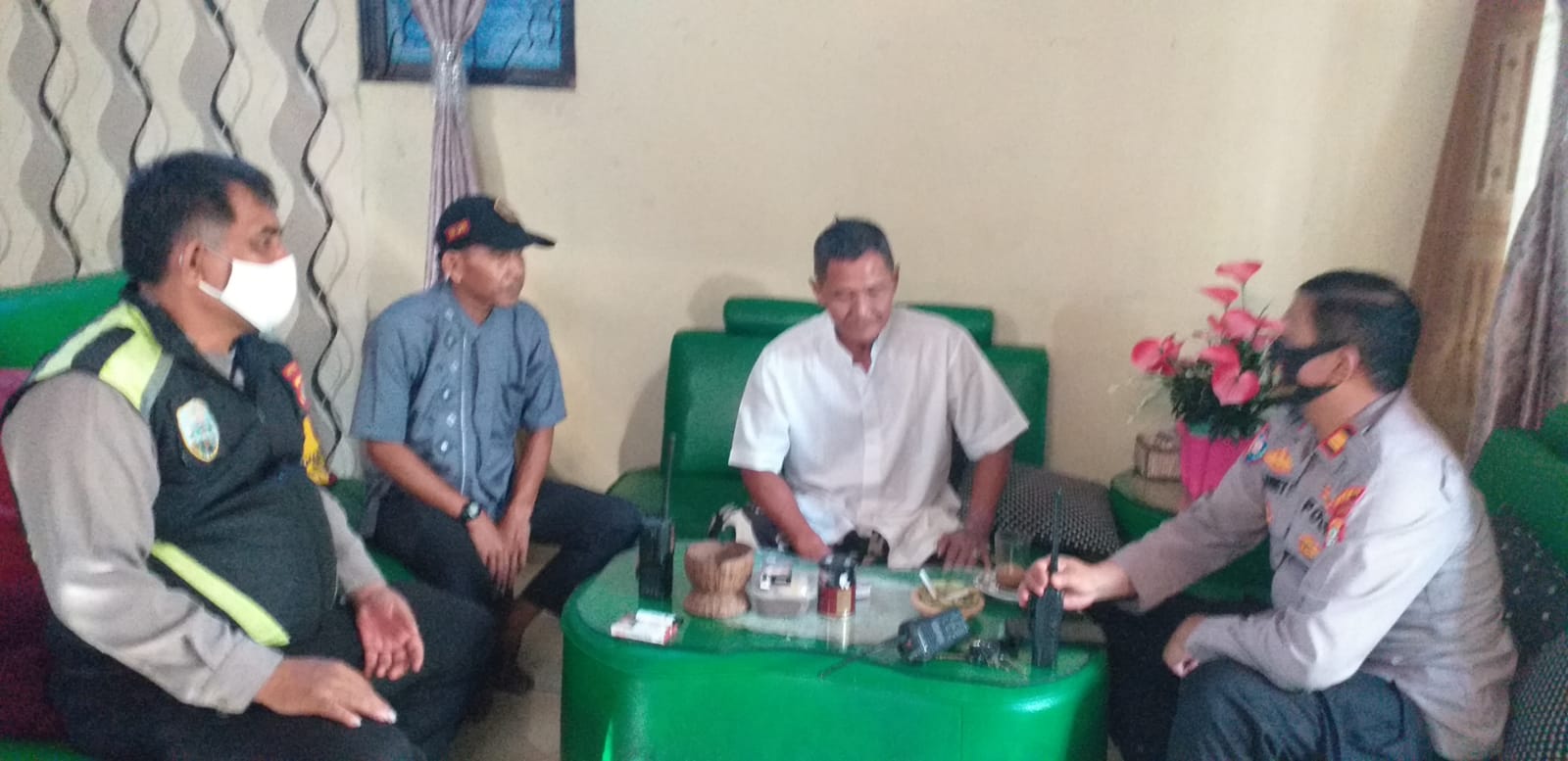 KANIT BINMAS POLSEK KOJA POLRES METRO JAKARTA UTARA BERSAMA BHABINKAMTIBMAS KEL TUGU SELATAN SAMBANG TOKOH MASYARAKAT