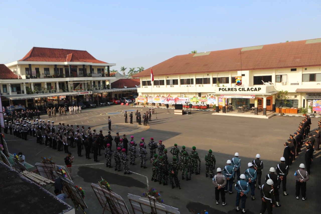 Polres Cilacap Ikuti Upacara Peringatan Hari Bhayangkara ke 76 Virtual Dipimpin Oleh Presiden RI