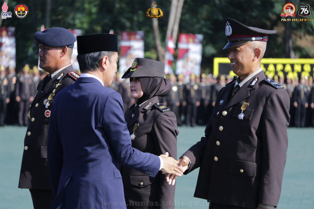3 Anggota Polri di Anugerahi Bintang Bhayangkara Naraya