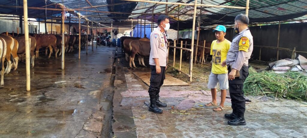 Kanit Binmas Sambangi Penjual Hewan Qurban, Sampaikan Ini