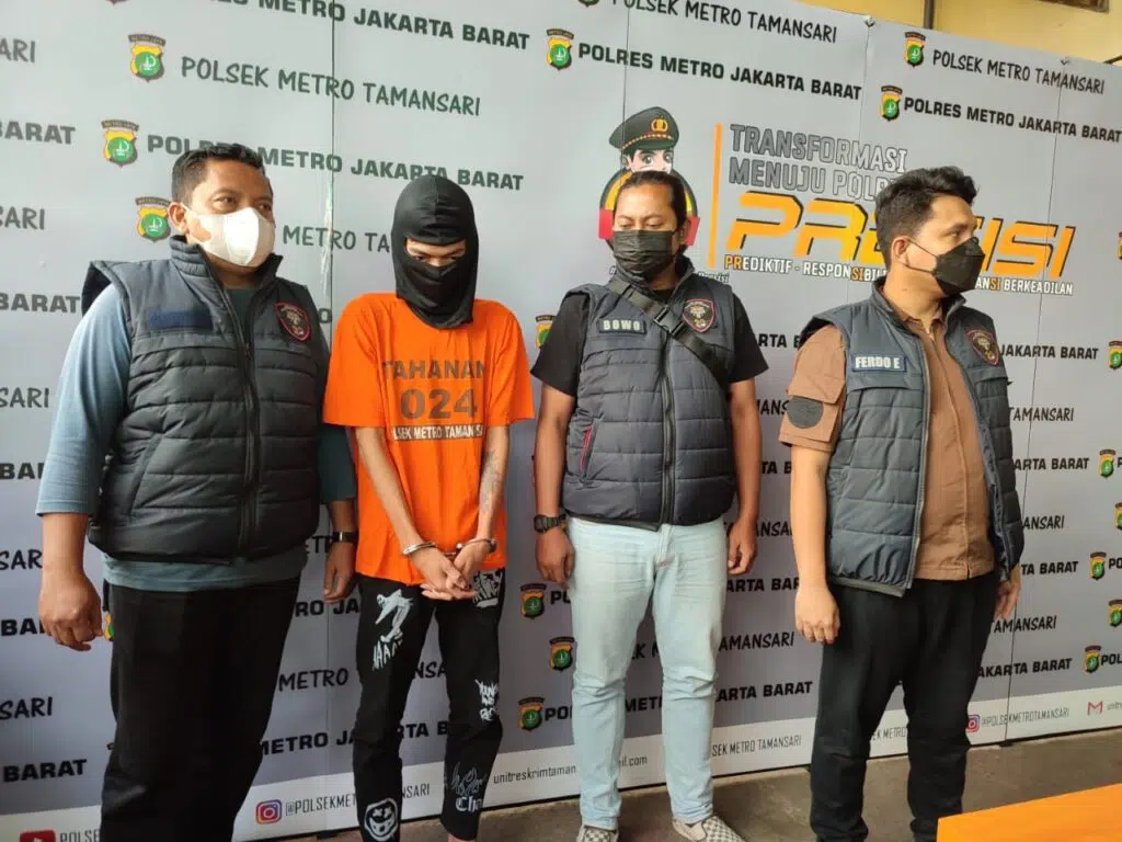 Driver Taksi Online Curi Barang Berharga Milik Penumpang Di Ringkus Polisi