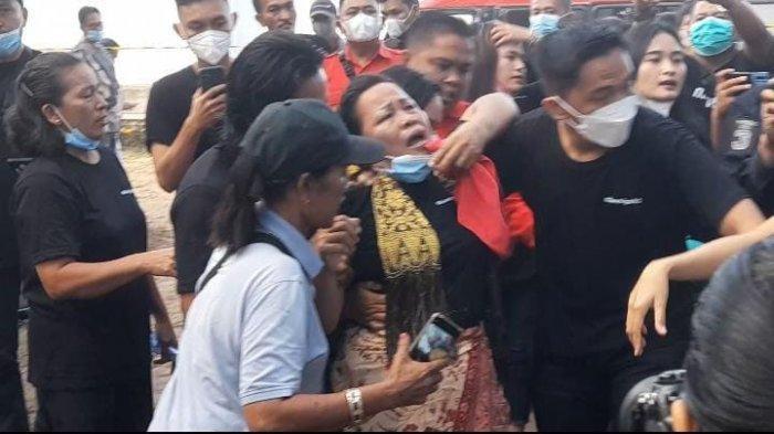 Ibunda Brigadir Joshua Berteriak Lantang “Mana Tanggung Jawabmu Bu Putri, Kebohongan Semua”
