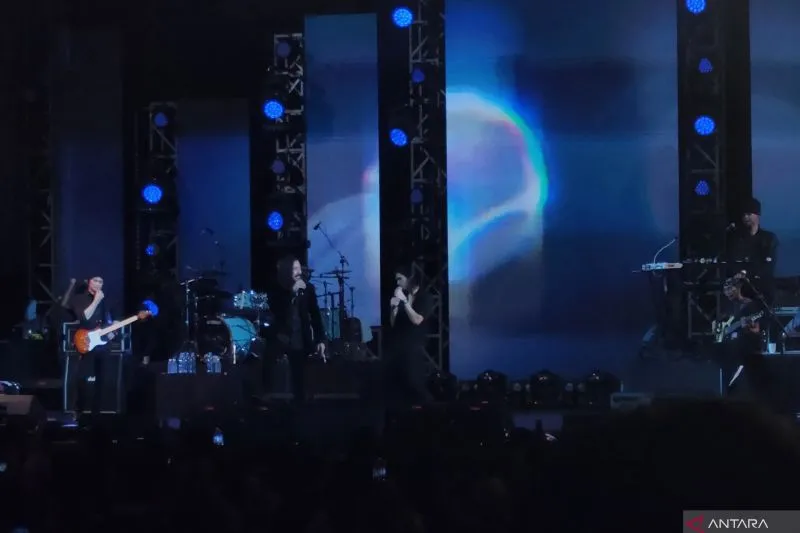 Dewa 19 Berduka, “Hadapi Dengan Senyuman” Dilantunkan Untuk Gitaris