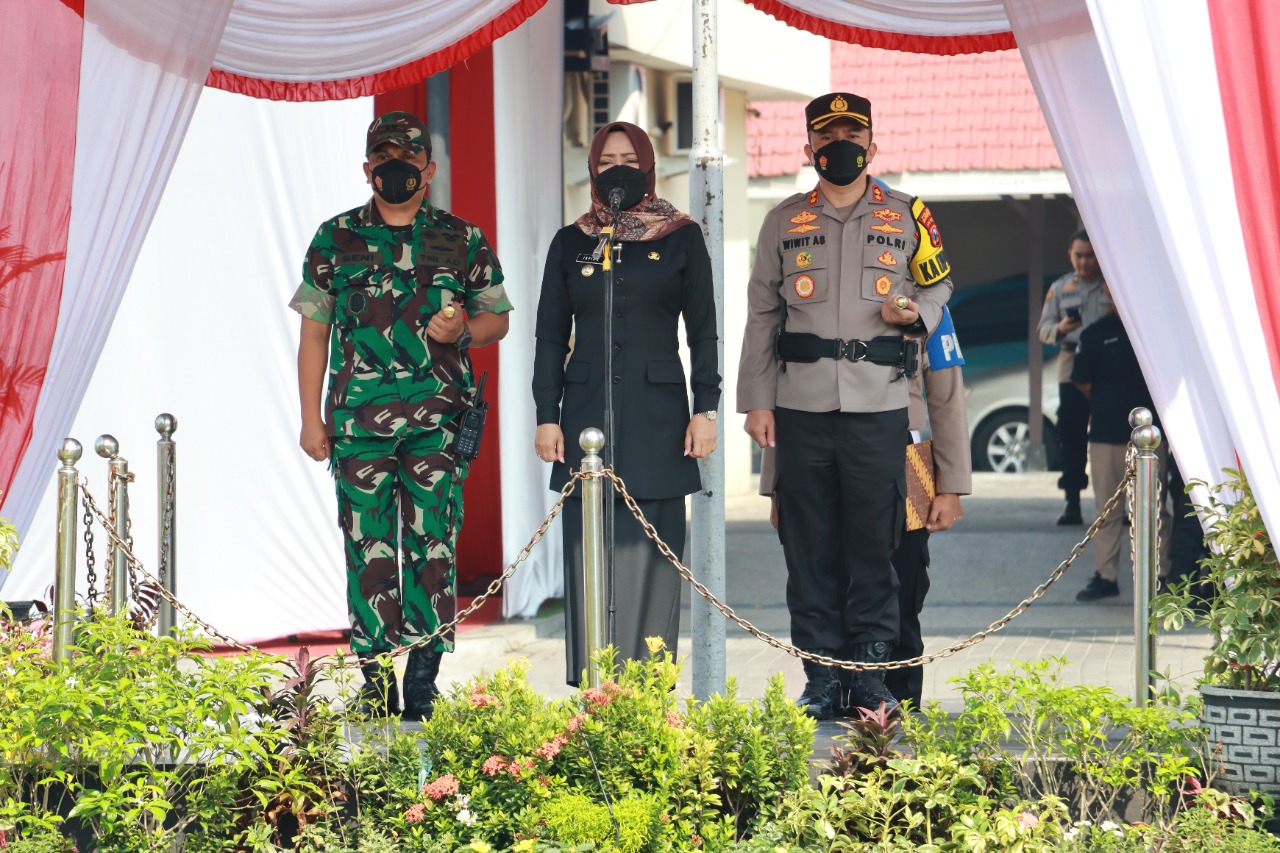 Bupati Mojokerto Pimpin Apel Linmas dan Apresiasi Simulasi Kesiapan Pam Pilkades