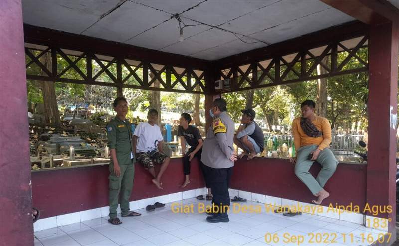 Sambang Warga Bhabinkamtibmas Wanakaya Polsek Gunung Jati Polres Ciko Himbau Kamtibmas