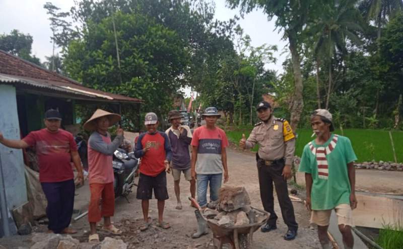 Bhabinkamtibmas Desa Pasirpanjang Kecamatan Manonjaya, Monitor Realisasi ADD Pembangunan Kirmir Jalan