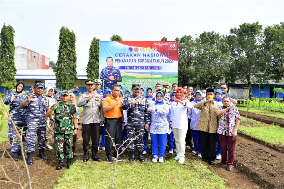 Gerakan Tanam Sorgum Dukung Ketahanan Pangan Nasional Digelar Lanal Cilacap