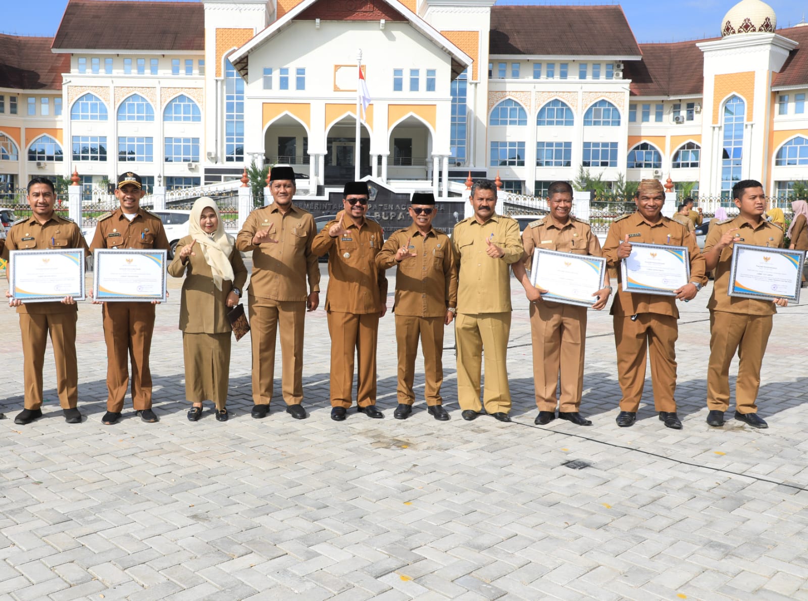 Sukses Awasi Pajak Daerah dari APBGampong, Pj Bupati Aceh Utara Beri Penghargaan untuk 5 Camat