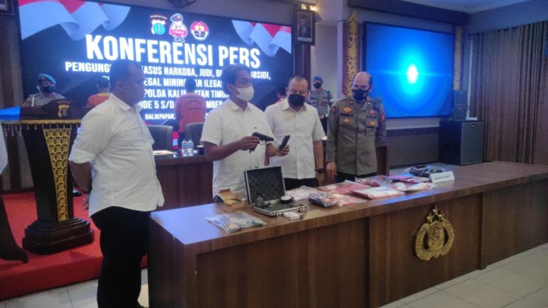 Bandar Sabu Menyamar Jadi Polisi, Pas Ditangkap Tunjukkan Kalung Reserse