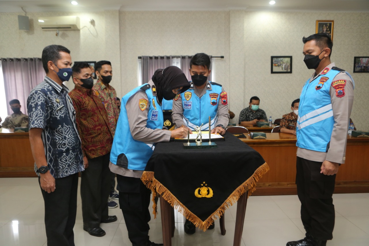 Polres Cilacap Gelar Pengambilan Sumpah Dan Penandatanganan Pakta Integritas Tamtama Polri Gelombang Satu