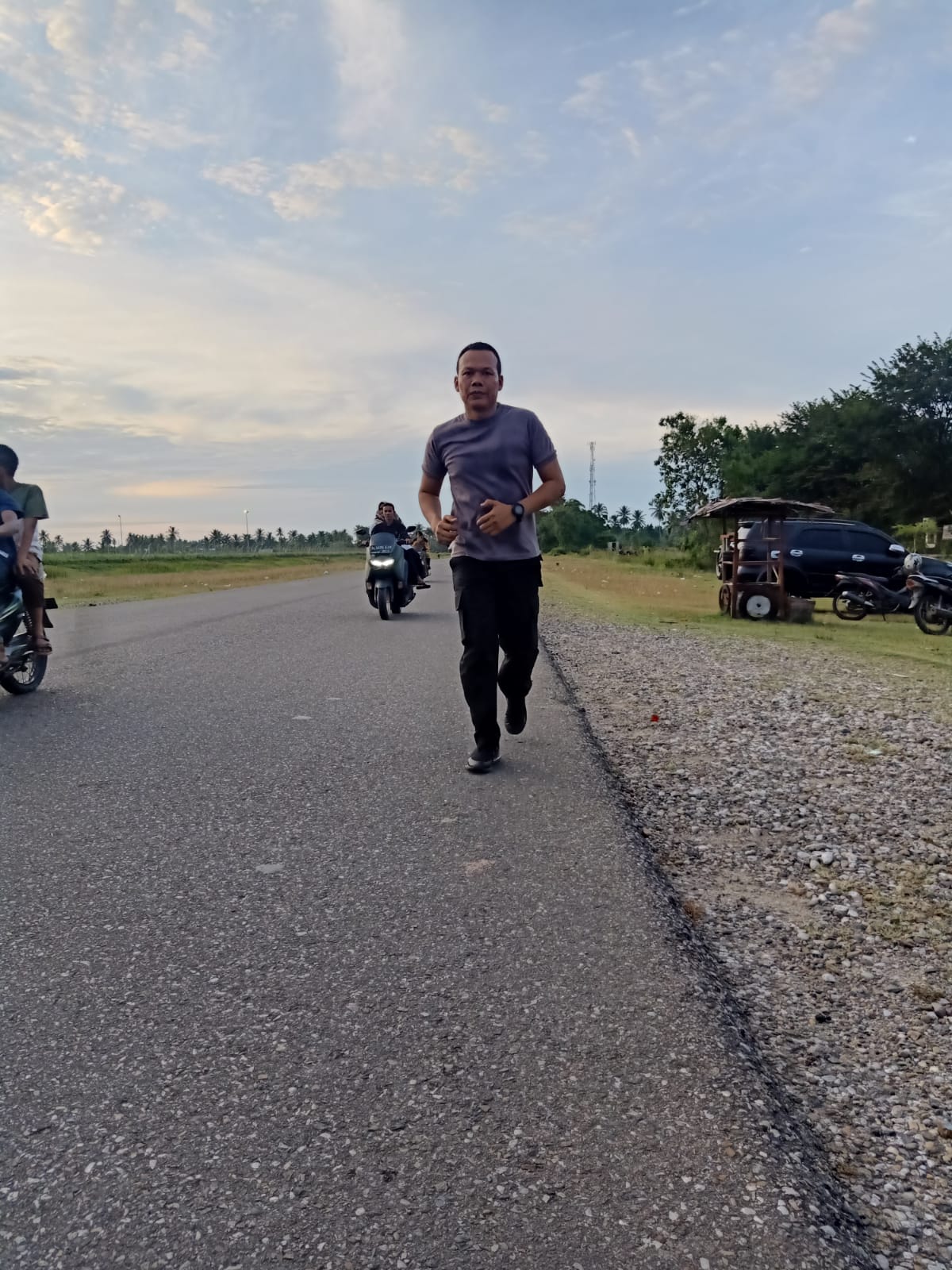 Cegah Aksi Balap Liar, Kapolsek Syamtalira Aron Lari Sore .