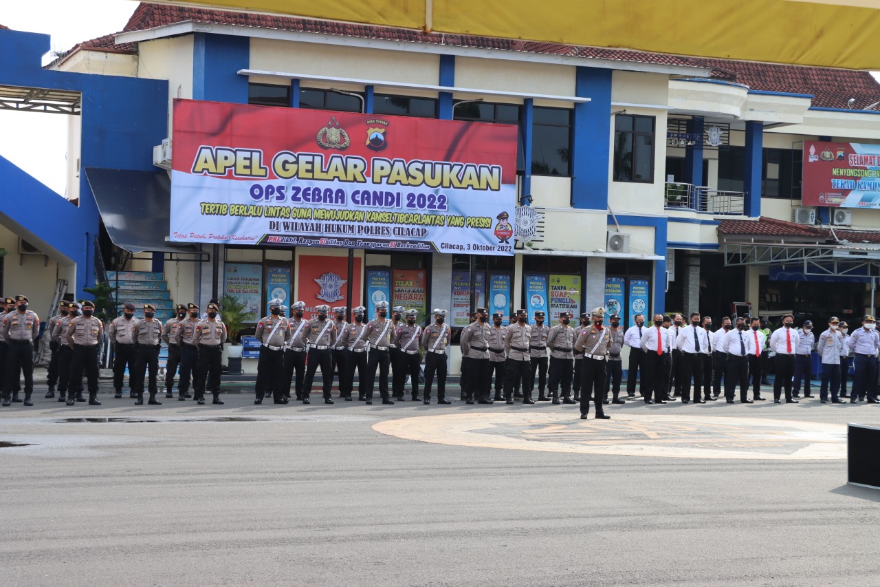 Wakapolres Cilacap Pimpin Apel Gelar Pasukan Operasi Zebra Candi 2022