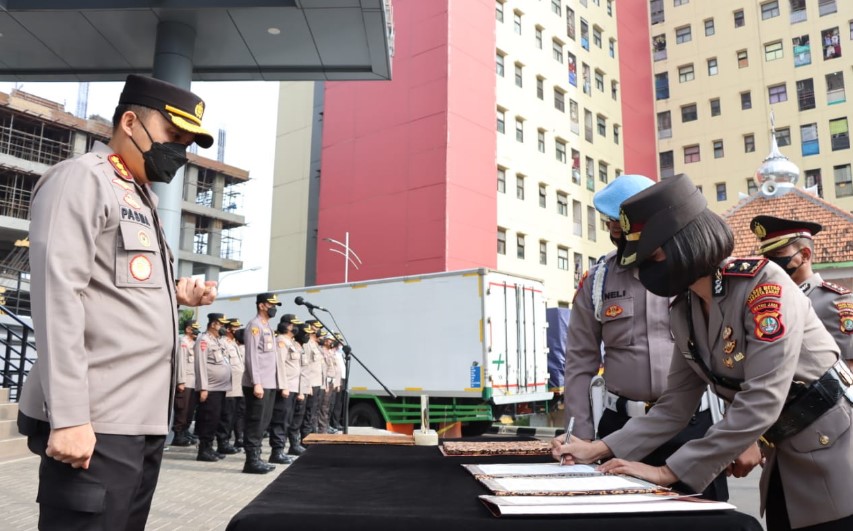 Polres Jakarta Barat Menggelar Sertijab Kasat Reskrim dan Kapolsek Tambora yang Baru