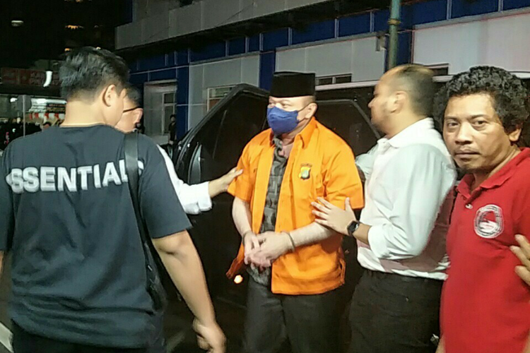 Teddy Minahasa Kenakan Baju Oranye di Tahanan Polda Metro