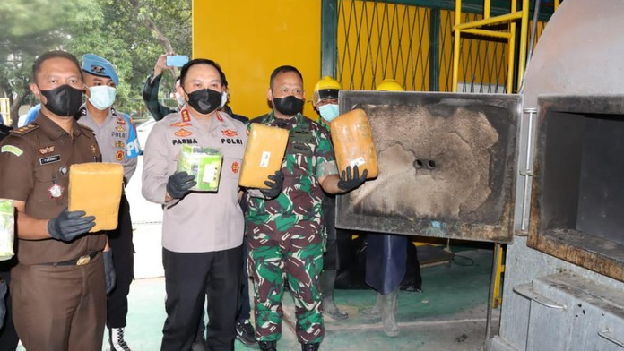 Polres Metro Jakarta Barat Musnahkan Ganja dan Sabu dari 5 Kasus Senilai Rp11 Miliar