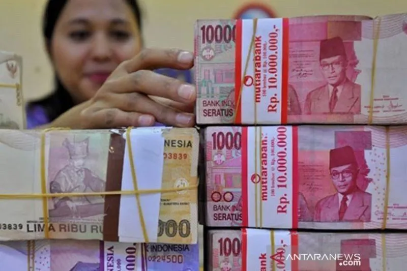 Rupiah Masih Terus Melemah, Pasar Menanti Keputusan Bank Indonesia