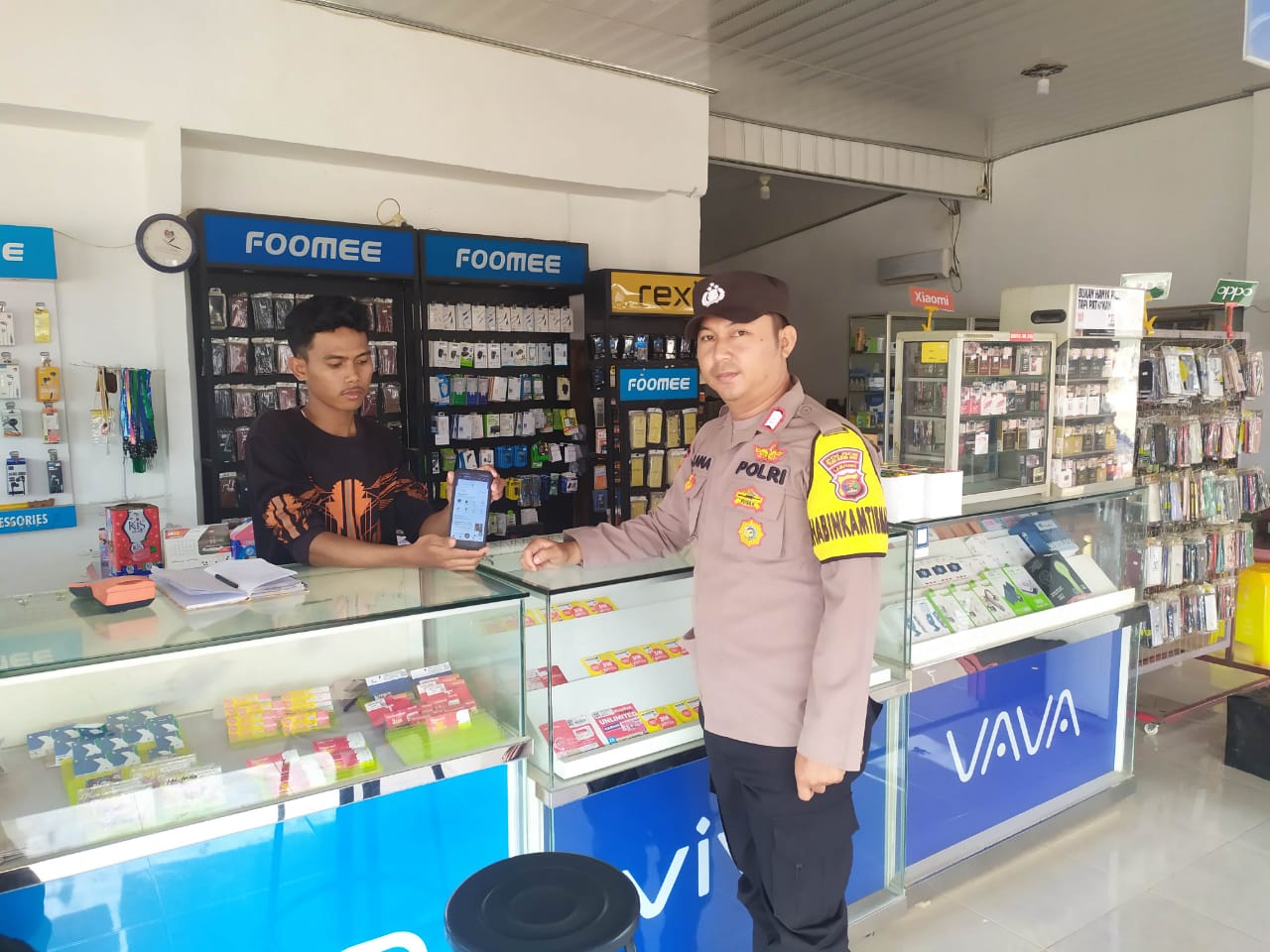 Bhabinkamtibmas Polsek Gunung Agung Sosialisasi Aplikasi Super APP