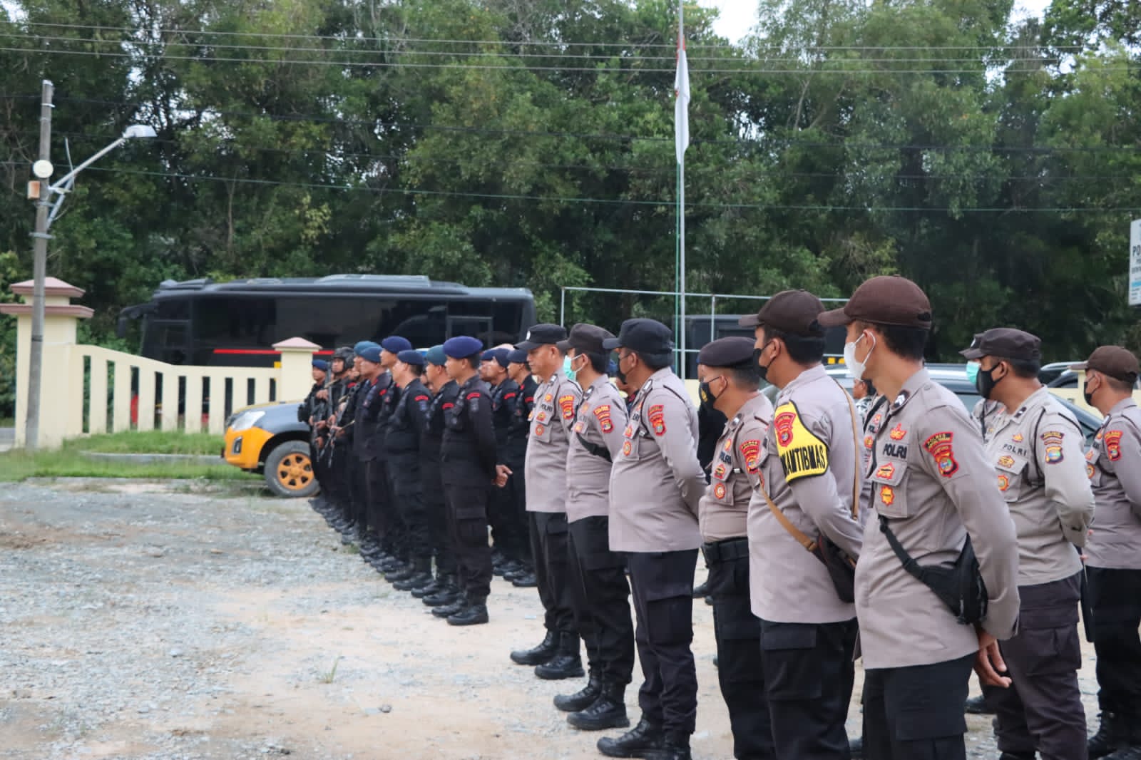 Polda Lampung Backup Aksi Unjuk Rasa di Polres Lampung Tengah