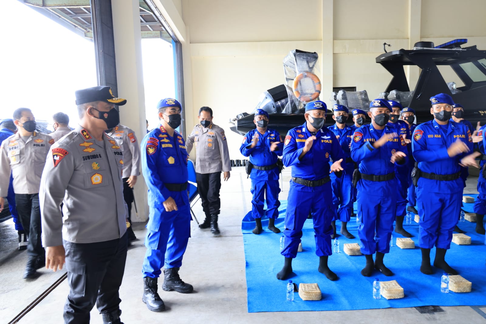 Kapolda DIY Menyapa Personel Ditpolairud Polda di Kawasan Pantai Depok