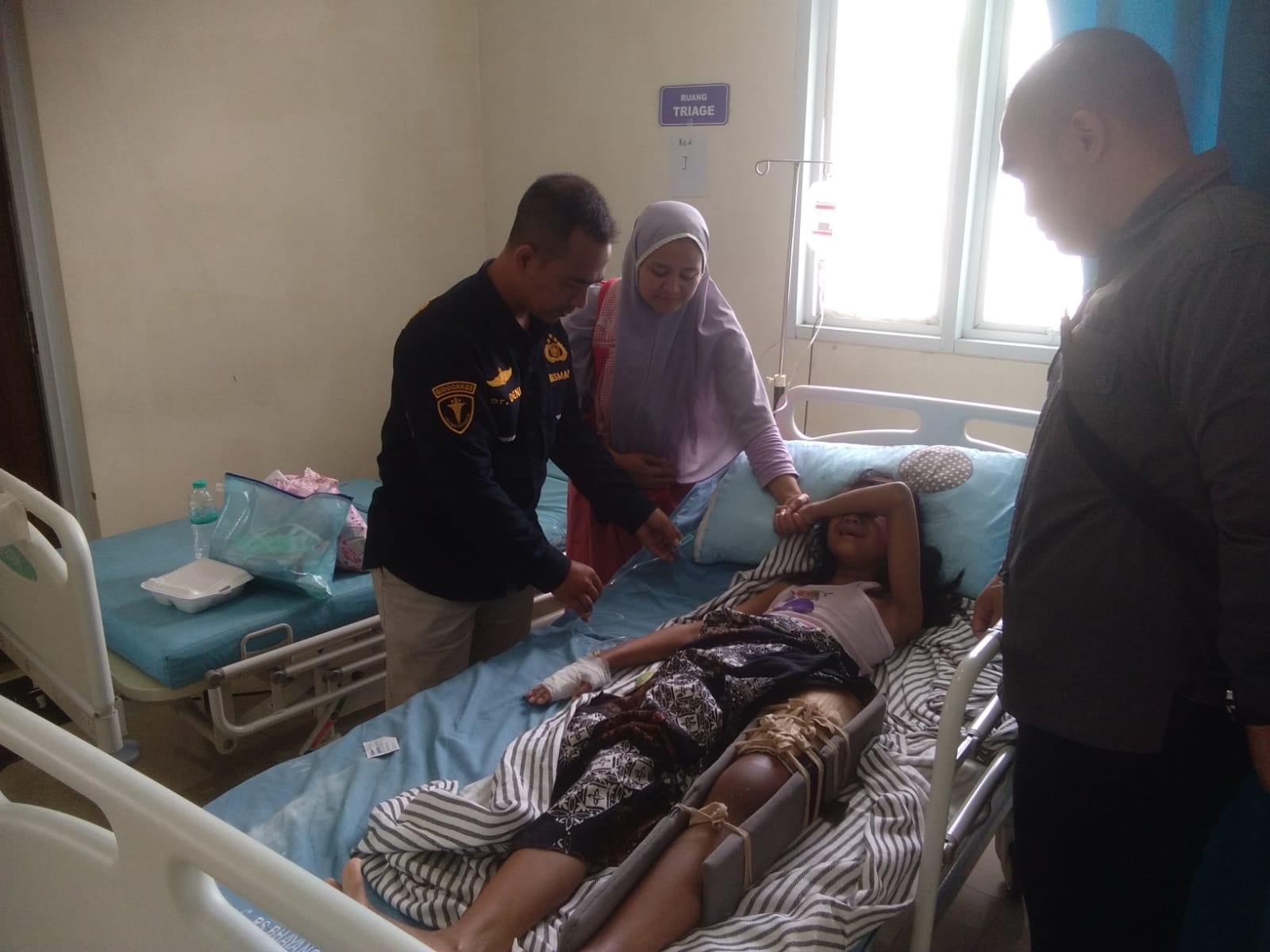 Melayani Dengan Hati Dokkes Polri ke Warga Korban Gempa Cianjur