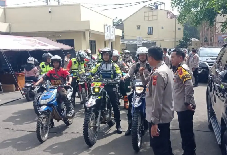 Polres Cianjur Turunkan Puluhan Anggota dengan Motor Trail untuk Salurkan Bantuan ke Daerah Terisolasi