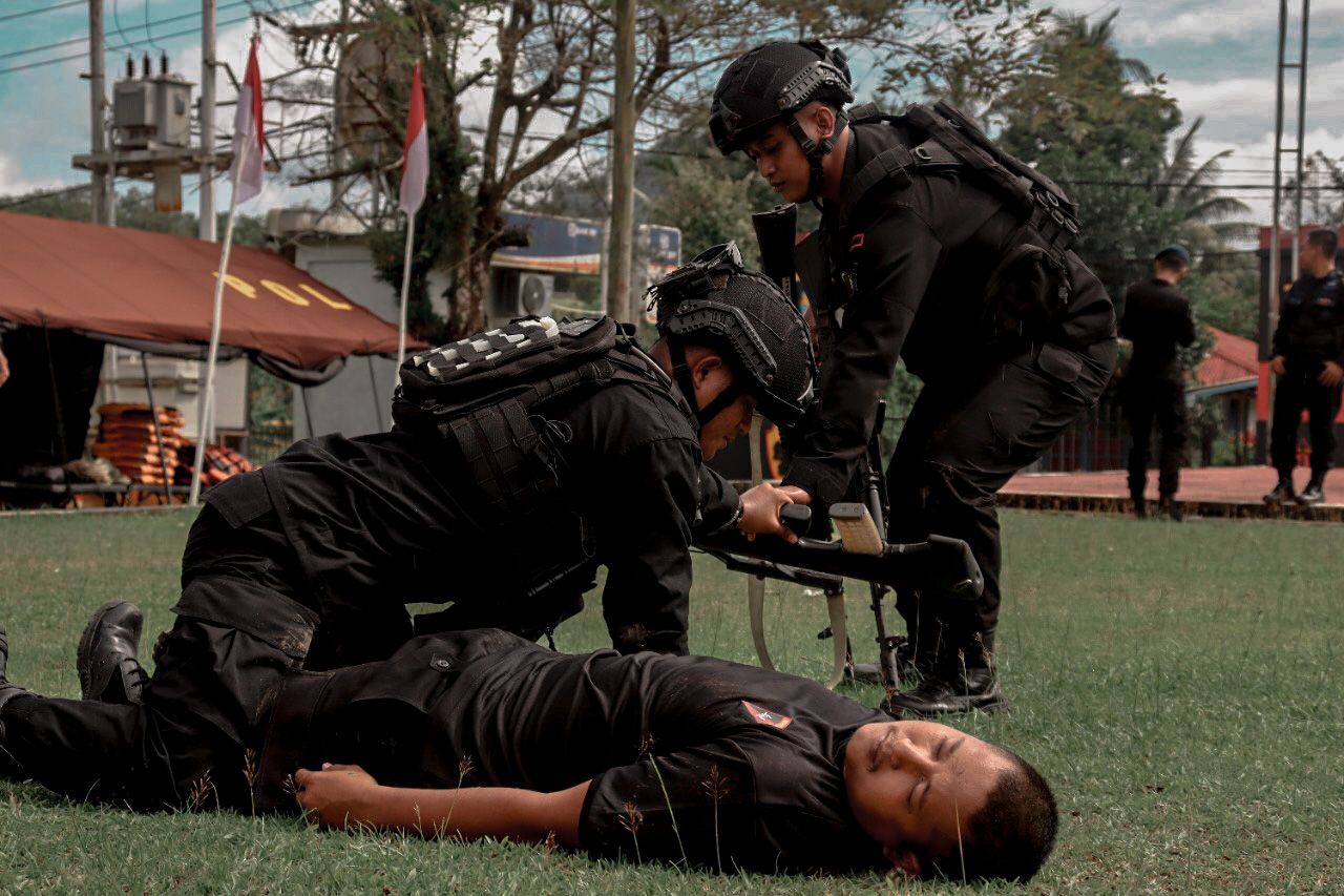 Tingkatkan Kemampuan GAG Personil Satbrimob Polda Kalbar Laksanakan Latihan
