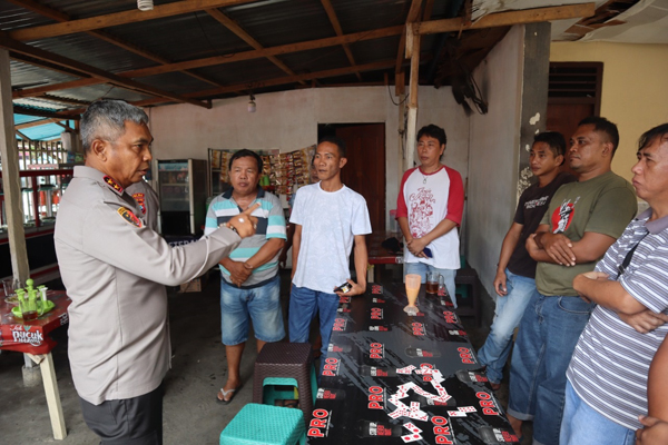 Kapolda Sulut Beri Arahan Kepada Para Sopir Taksi Gelap di Malalayang