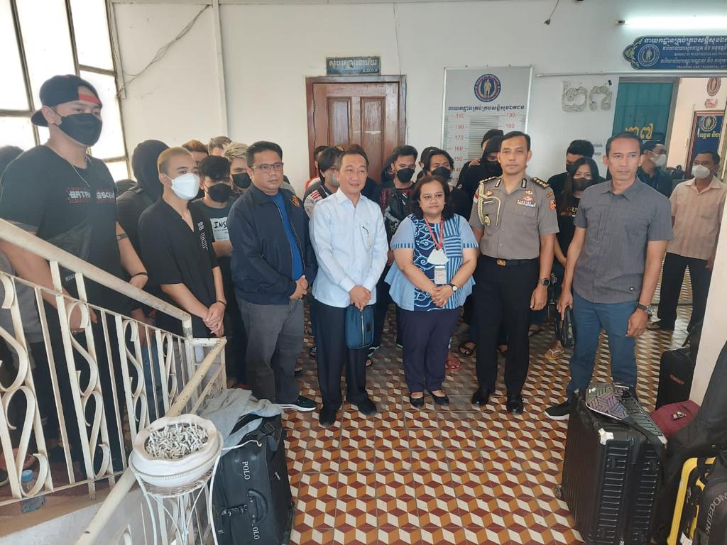 Div Hubinter Pulangkan 34 Orang WNI Korban Perdagangan dari Kamboja