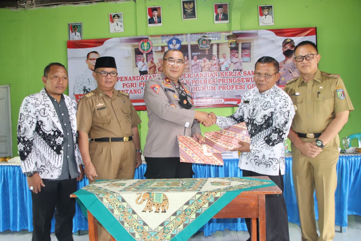 Polres Pringsewu Dan PGRI Tandatangani MoU Perlindungan Hukum Guru