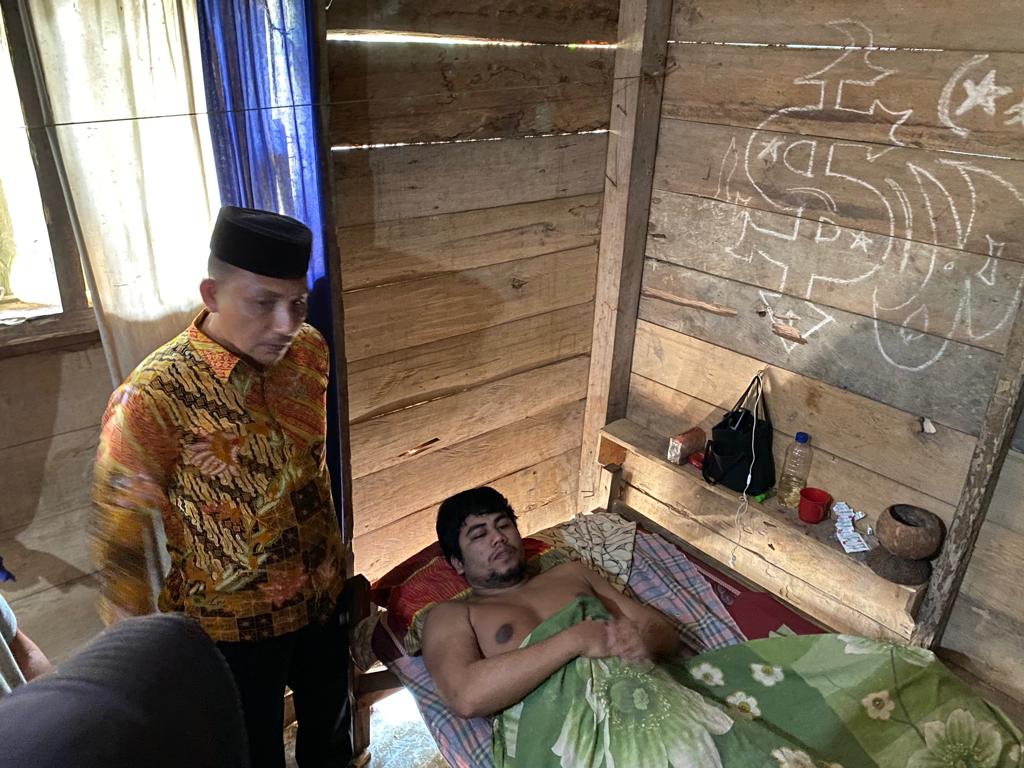 Jamaluddin Tiga Tahun Terbaring Dirumah, Haji Uma Biayai Pengobatan Kerumah Sakit