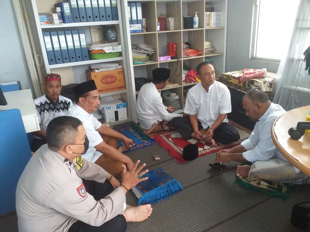 Bhabinkamtibmas Beri Himbauan Kepada Toga Saat Jumat Keliling