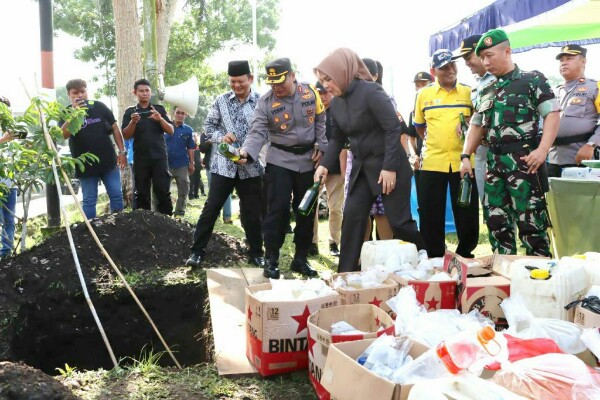Jelang Nataru, Polres Kotamobagu Musnahkan Babuk Hasil Ops Pekat