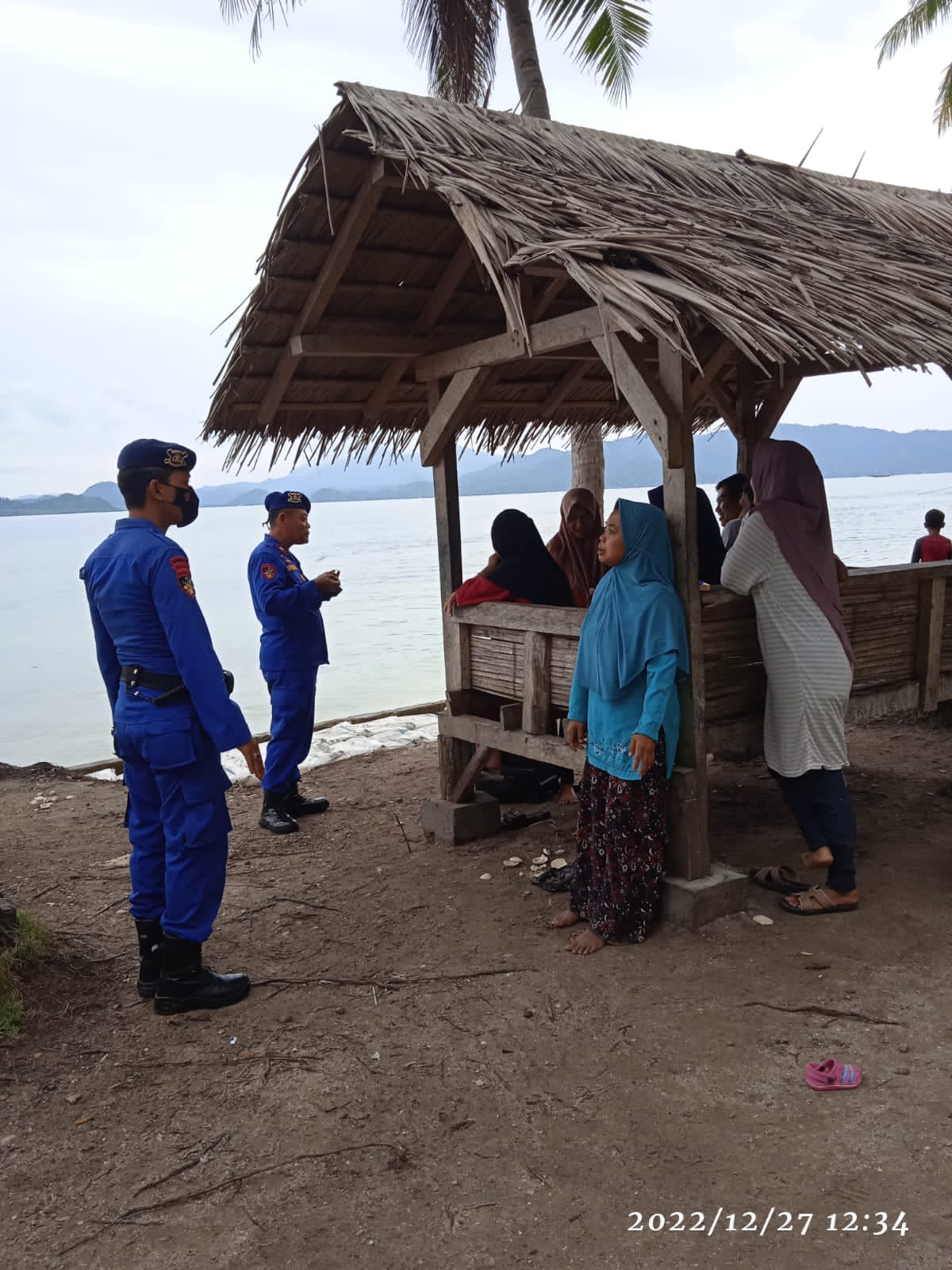 Satpolairud Polres Pesawaran Laksanakan Giat Pengamanan Nataru 2022 di Obyek Wisata