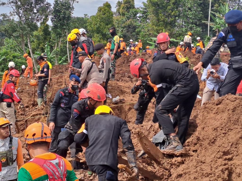 Antisipasi Cuaca Buruk, Polri Siagakan Tim SAR