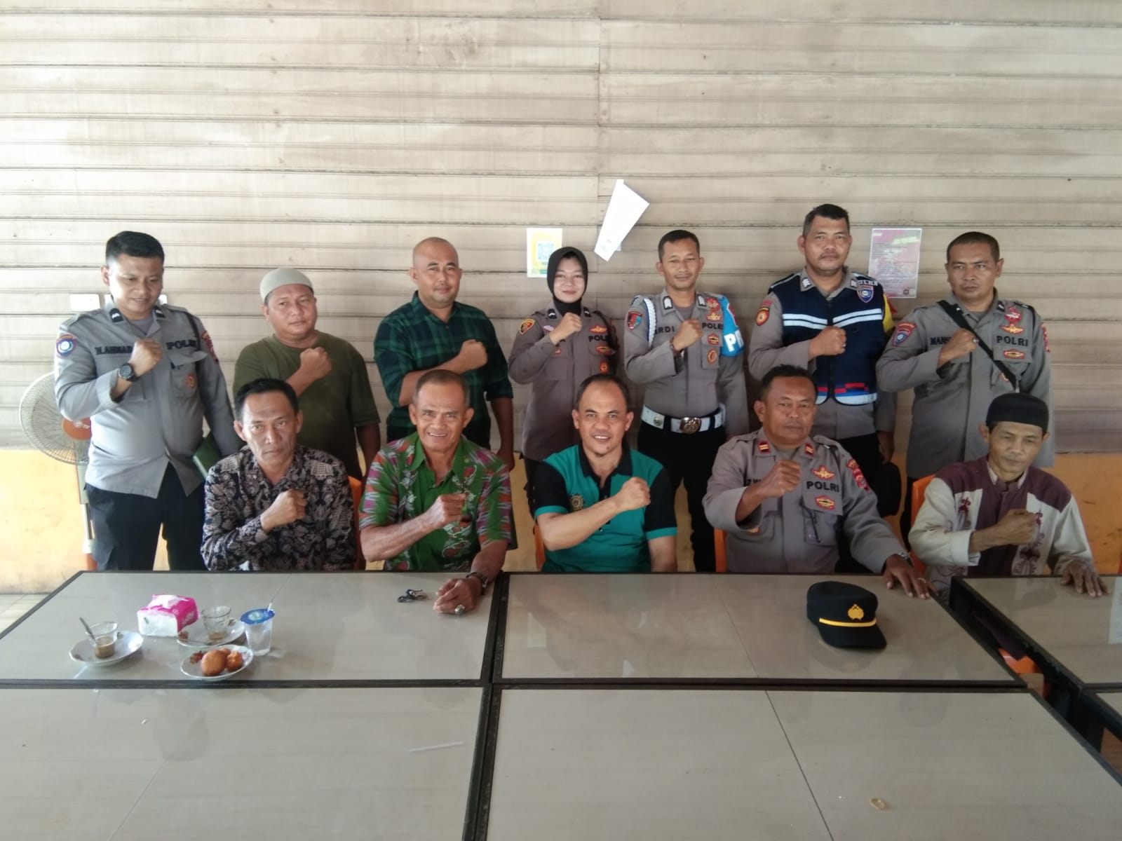 Desa Ameria Bahagia mencari Solusi melalui Jumat Curhat bersama Polsek Simeulue Timur