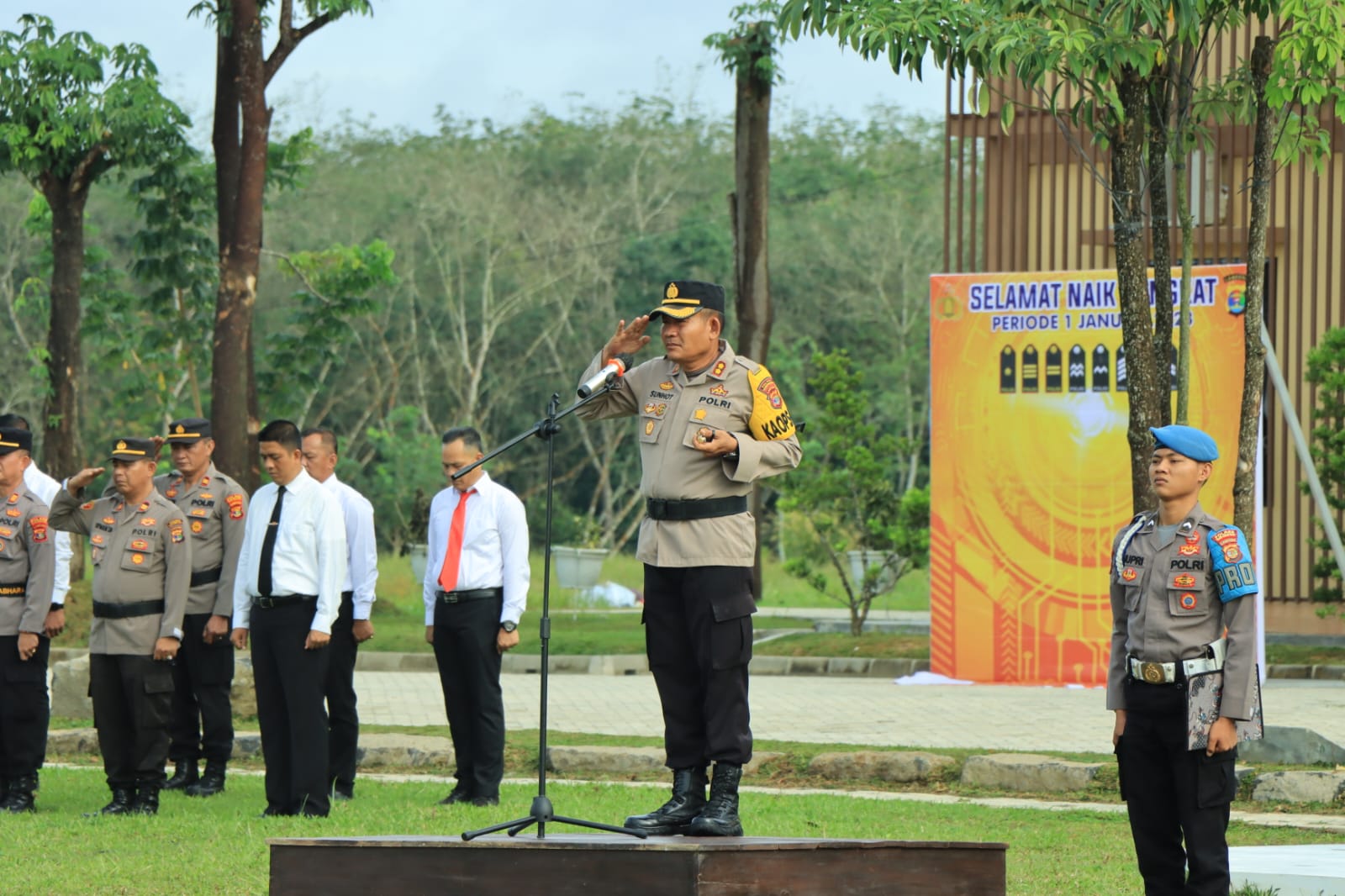 Kapolres Tubaba Pimpin Upacara Korp Raport Kenaikan Pangkat Anggota Polres Tulang Bawang Barat