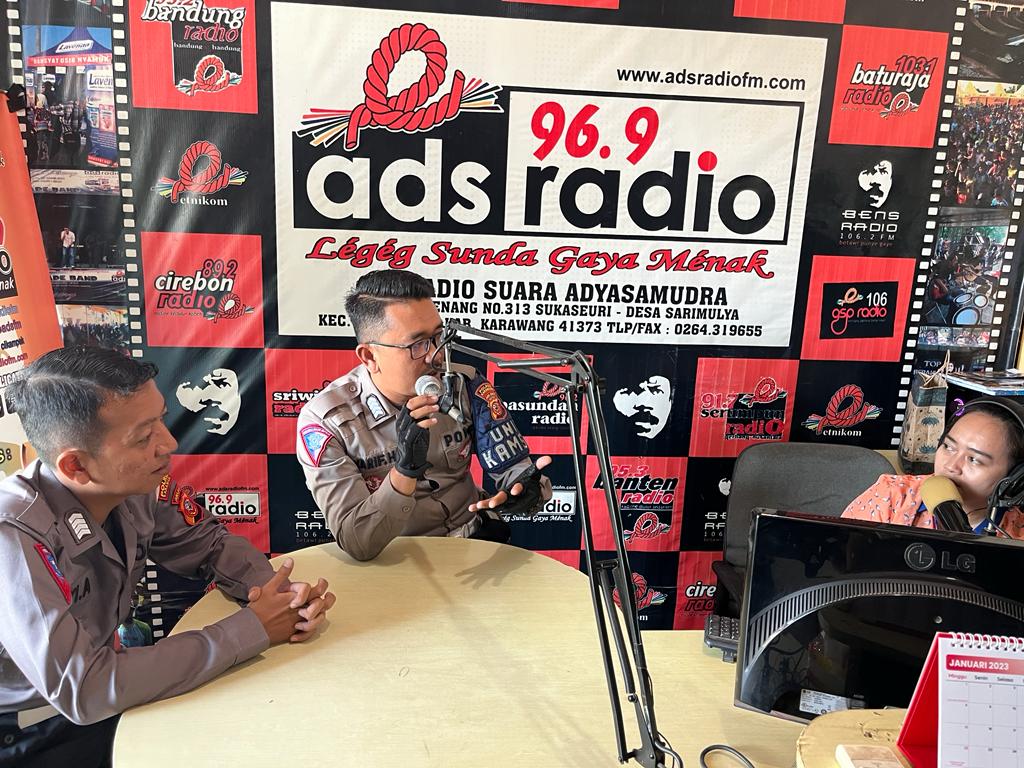 Satlantas Polres Karawang Road to Talk Show di Radio ADS 96, 9 FM
