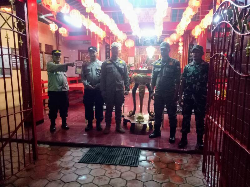 Polres Situbondo Hadir Ditengah Masyarakat Berikan Rasa Aman dalam Perayaan Imlek