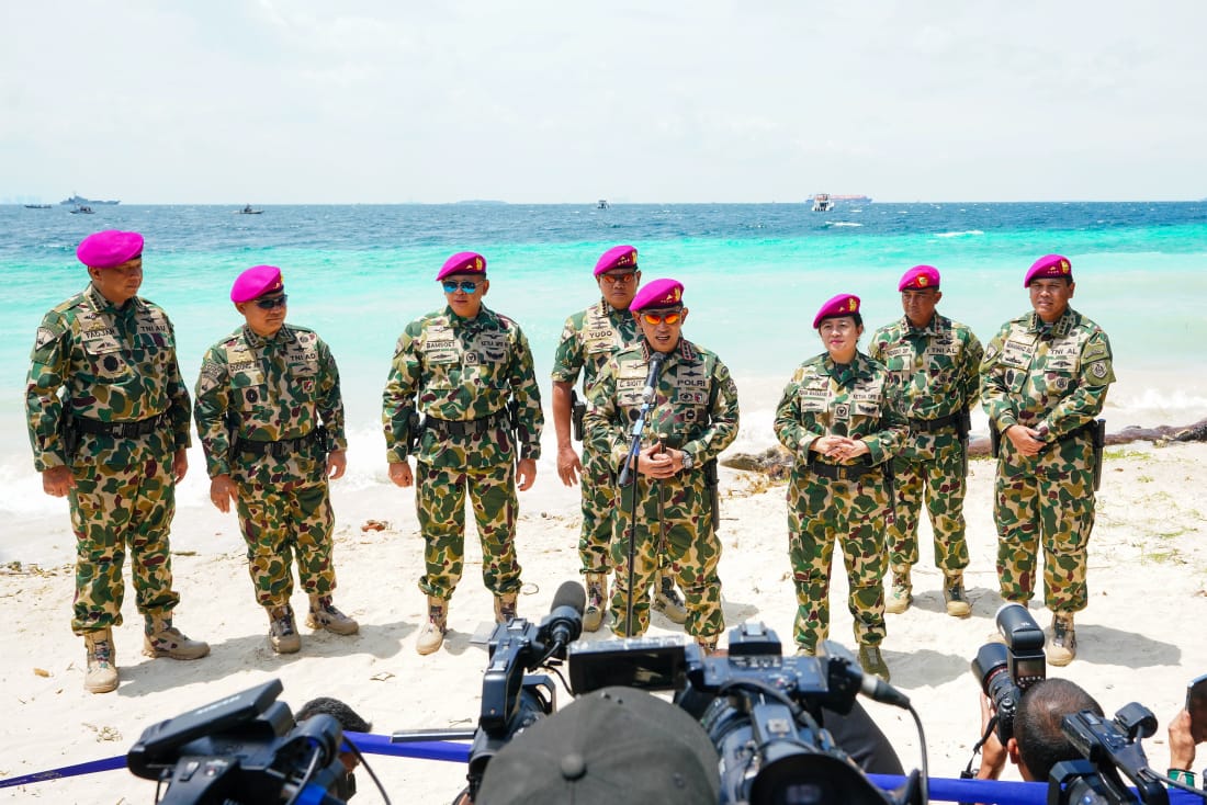 Kapolri Disematkan Jadi Warga Kehormatan Marinir, Sinergitas TNI-Polri Menjaga NKRI