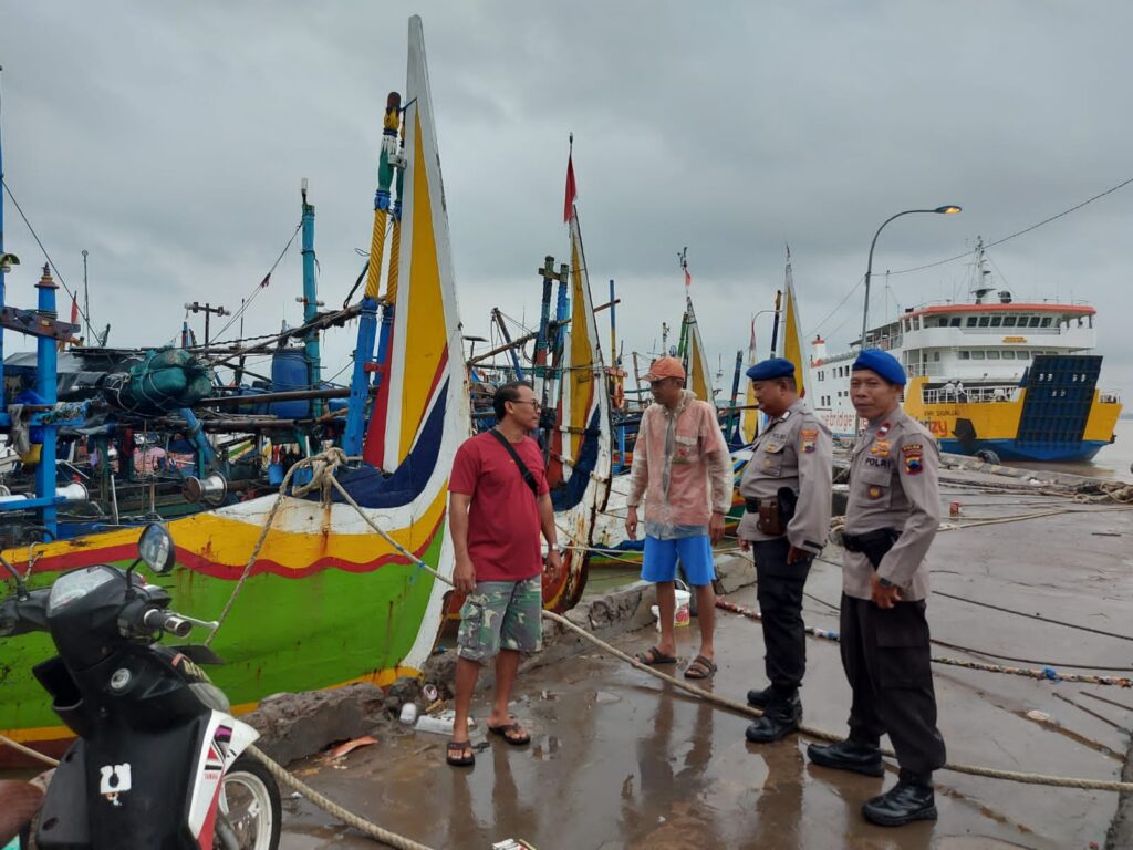 Cuaca Kurang Mendukung, Satpolairud Polres Jepara Berikan Himbauan Ini Ke Nelayan