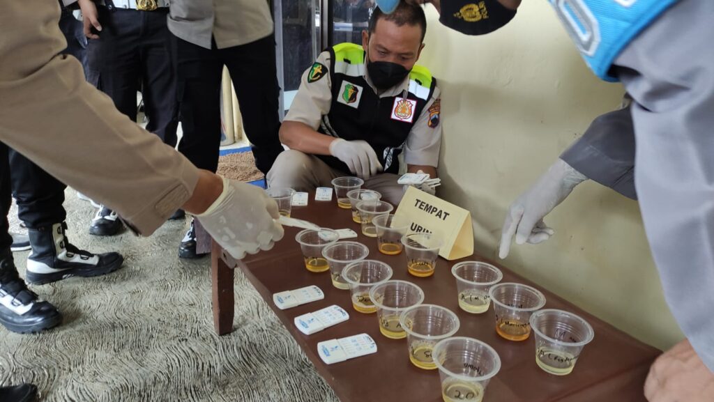 Puluhan Anggota Polres Pekalongan Jalani Tes Urine